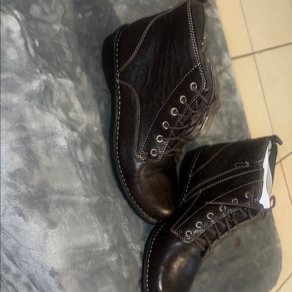 Clarks Brown Ankle Boots with Timeless Style - Picture 2 of 9